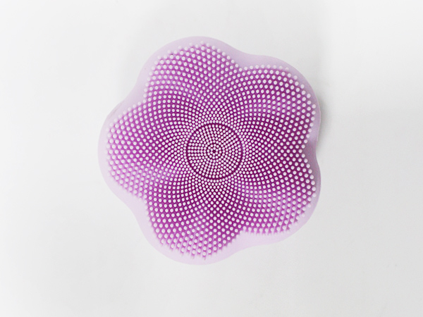 Mini silicone facial cleanser